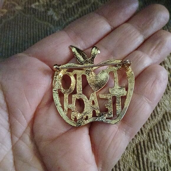 I Love To Teach Gold-Tone Apple Shape Metal Pin Brooch Gift for Teacher 1.5 inch - Picture 4 of 4